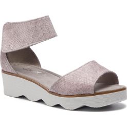 Sandały GABOR - 21.610.63 Glitter Snake/Flieder. Fioletowe klapki damskie Gabor, z aplikacjami, ze skóry, bez obcasa, na obcasie. W wyprzedaży za 299,00 zł.