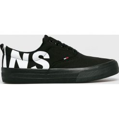 Tommy Jeans - Tenisówki Logo Classic Tommy Jeans Sneaker. Czarne trampki męskie Tommy Jeans, bez wzorów, z jeansu, na sznurówki. Za 299,90 zł.