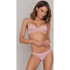Stringi: Andrea Hedenstedt x NA-KD Stringi Star – Pink