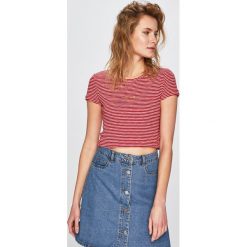 Guess Jeans - Top. Czerwone bluzki damskie Guess Jeans, s, z aplikacjami, z elastanu, z okrągłym kołnierzem. W wyprzedaży za 129,90 zł.