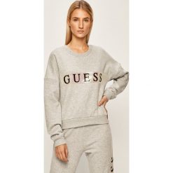Guess Jeans - Bluza. Szare bluzy damskie s, z aplikacjami, z bawełny. W wyprzedaży za 199,90 zł.