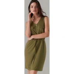 Sukienka z Tencelu™ Mohito Cares - Khaki. Brązowe sukienki damskie Mohito, bez wzorów, bez kołnierzyka, bez rękawów. Za 159,99 zł.