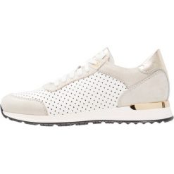 Noclaim GLORY Sneakersy niskie cometa. Białe trampki i tenisówki damskie Noclaim, bez wzorów, ze skóry, bez zapięcia. W wyprzedaży za 535,20 zł.