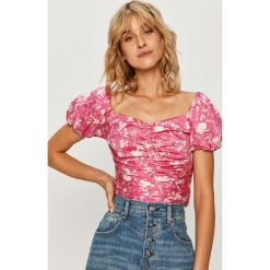 Pepe Jeans - Bluzka Margarita. Różowe bluzki damskie Pepe Jeans, s, w kwiaty, z bawełny, casualowe, z dekoltem karo, z krótkim rękawem. Za 259,90 zł.