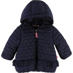 Kurtka zimowa w kolorze granatowym. Niebieskie kurtki niemowlęce Billieblush & Billybandit, bez wzorów, bez kaptura. W wyprzedaży za 132,95 zł.