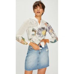 Desigual - Koszula. Białe koszule damskie Desigual, s, bez wzorów, z bawełny, casualowe, ze stójką, z długim rękawem. W wyprzedaży za 219,90 zł.