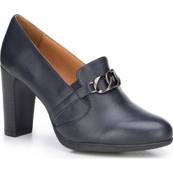 Buty damskie. Czerwone czółenka damskie Wittchen, na co dzień, bez wzorów, ze skóry, bez obcasa. W wyprzedaży za 239,90 zł.