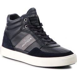 Sneakersy TOMMY HILFIGER - Lightweight Material FM0FM01702 Midnight 403. Niebieskie sneakersy męskie TOMMY HILFIGER, na co dzień, bez wzorów, z zamszu, klasyczne, bez zapięcia. W wyprzedaży za 349,00 zł.