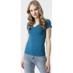 Ciemnoniebieski T-shirt Aegameda. Niebieskie bluzki damskie Born2be, s, bez wzorów, z dzianiny, bez kołnierzyka. Za 39,99 zł.