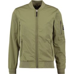 Kurtki męskie: Chasin’ PALMER Kurtka Bomber green