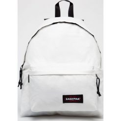 Eastpak - Plecak. Białe plecaki damskie Eastpak, w paski, z poliesteru. W wyprzedaży za 129,90 zł.