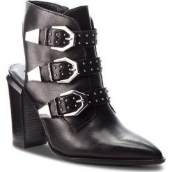 Sandały BRONX - 33983-N BX 1217 Black 01. Czarne klapki damskie Bronx, bez wzorów, ze skóry, bez obcasa, na obcasie. W wyprzedaży za 449,00 zł.