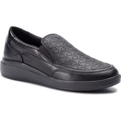 Półbuty GEOX - D Tahina B D84BDB 00054 C9999 Black. Czarne półbuty damskie Geox, bez wzorów, ze skóry ekologicznej, bez obcasa, na płaskiej podeszwie, bez zapięcia. W wyprzedaży za 209,00 zł.