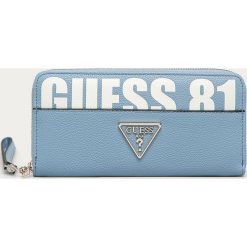 Guess Jeans - Portfel. Niebieskie portfele damskie Guess Jeans, z aplikacjami, z poliesteru. W wyprzedaży za 229,90 zł.