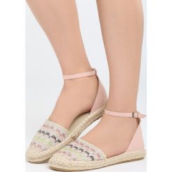 Różowe Espadryle Navajo. Różowe espadryle damskie Born2be, w paski, bez obcasa, na płaskiej podeszwie. Za 59,99 zł.
