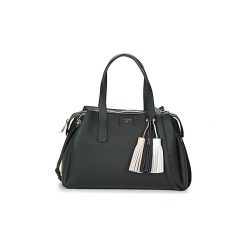 Torebki do ręki Guess TRUDY GIRLFRIEND SATCHEL. Czarne torebki klasyczne damskie Guess, z aplikacjami, do ręki, bez dodatków. Za 459,00 zł.