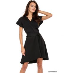 Sukienka Voque zakładana czarny. Czarne sukienki damskie Pakamera, w paski, z tkaniny, bez kołnierzyka, bez rękawów, mini, kopertowe. Za 159,00 zł.