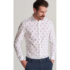 Koszula regular fit z drobnym wzorem - Niebieski. Niebieskie koszule męskie Reserved, m, bez wzorów, bez kołnierzyka, bez rękawów. W wyprzedaży za 49,99 zł.