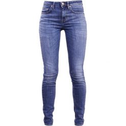Won Hundred PATTI Jeansy Slim Fit light favourite blue. Niebieskie jeansy damskie relaxed fit marki Won Hundred, z bawełny. W wyprzedaży za 401,40 zł.