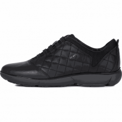 Geox tenisówki damskie Nebula D621EC 00085 37 czarny. Czarne trampki i tenisówki damskie Geox, bez wzorów, ze skóry, bez zapięcia. Za 589,00 zł.