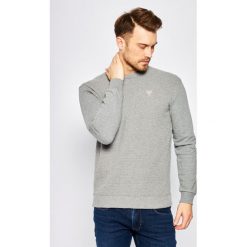 Sweter Guess M01R58 R2LA0. Szare swetry męskie Guess, xxl, z aplikacjami, klasyczne, z klasycznym kołnierzykiem, bez kaptura. W wyprzedaży za 209,00 zł.