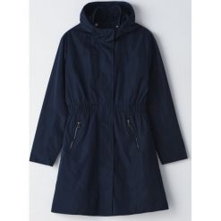 Parka z kapturem basic - Granatowy. Niebieskie parki damskie Cropp, s, bez wzorów, z kapturem. Za 159,99 zł.