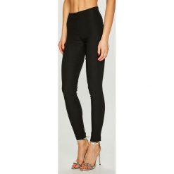 Answear - Spodnie Night Fever. Czarne spodnie damskie ANSWEAR, s, bez wzorów, z elastanu, casualowe. W wyprzedaży za 119,90 zł.