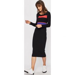 Armani Exchange - Sukienka. Sukienki damskie Armani Exchange, na co dzień, s, bez wzorów, z elastanu, casualowe, z okrągłym kołnierzem, z długim rękawem, długie, midi, proste. W wyprzedaży za 479,90 zł.