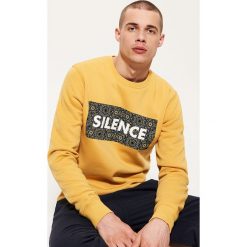 Bluza z napisem - Żółty. Żółte bluzy męskie House, s, z napisami, bez kołnierzyka, bez rękawów, bez kaptura. Za 79,99 zł.
