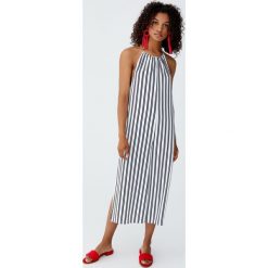 Długi kombinezon z dekoltem halter. Kombinezony damskie Pull&Bear, bez wzorów, bez kołnierzyka, z długim rękawem, długie. Za 79,90 zł.