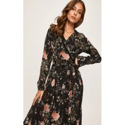 Answear - Sukienka. Sukienki damskie ANSWEAR, s, bez wzorów, z bawełny, bez kołnierzyka, z długim rękawem, długie, maxi, rozkloszowane. W wyprzedaży za 139,90 zł.