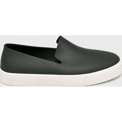 Melissa - Tenisówki. Czarne trampki i tenisówki damskie marki Melissa, bez wzorów, z gumy, bez zapięcia. Za 329,90 zł.