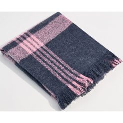 Szal w kratę - Granatowy. Niebieskie szaliki damskie marki Mohito. Za 49,99 zł.