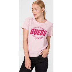 Guess Roxy Koszulka Różowy Beżowy. Różowe koszulki damskie Guess, xs, z nadrukiem, z bawełny, bez kołnierzyka, z krótkim rękawem. Za 131,95 zł.