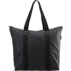 Rains TOTE BAG RUSH Torba na zakupy black. Czarne torebki klasyczne damskie marki Rains. Za 179,00 zł.