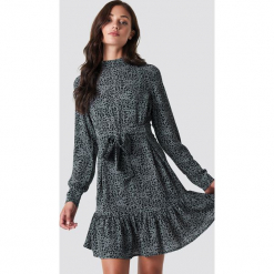 Rut&Circle Sukienka z nadrukiem Leo - Grey. Żółte sukienki na komunię marki Rut&Circle, w kwiaty, z poliesteru, z kopertowym dekoltem, z długim rękawem, kopertowe. Za 202,95 zł.