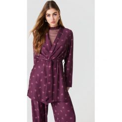 NA-KD Marynarka z wiązaniem - Purple. Fioletowe marynarki i żakiety damskie NA-KD, w paski, z poliesteru. Za 242,95 zł.