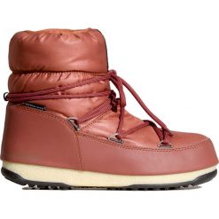 Buty MOON BOOT LOW NYLON WP 2. Pomarańczowe buty sportowe damskie Moon Boot, bez wzorów, ze skóry ekologicznej, klasyczne. W wyprzedaży za 496,00 zł.