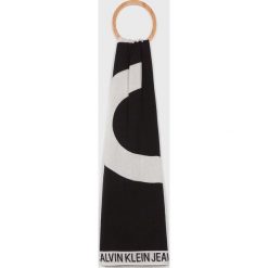 Calvin Klein Jeans - Chusta. Czarne szaliki damskie Calvin Klein Jeans, bez wzorów, z bawełny. Za 169,90 zł.