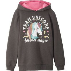 Bluza dziewczęca z kapturem i cekinami bonprix antracytowy melanż z nadrukiem. Szare bluzy dziewczęce bonprix, z nadrukiem, z bawełny, bez rękawów, z kapturem. Za 64,99 zł.
