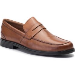 Półbuty CLARKS - Un Aldric Step 261401407 Tan Leather. Pomarańczowe buty wizytowe męskie Clarks, ze skóry, bez zapięcia. W wyprzedaży za 199,00 zł.