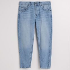 Jeansy regular cropped - Niebieski. Niebieskie jeansy męskie marki Reserved. W wyprzedaży za 39,99 zł.