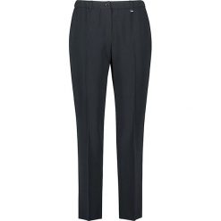 Spodnie w kolorze czarnym. Czarne spodnie damskie SAMOON, w paski. W wyprzedaży za 152,95 zł.
