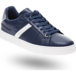 Granatowe sneakersy Versace Jeans ze srebrnymi wstawkami. Szare sneakersy męskie Versace Jeans, z jeansu, bez zapięcia. W wyprzedaży za 318,45 zł.