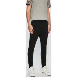 Guess Jeans - Spodnie. Czarne spodnie męskie Guess Jeans, na co dzień, xl, z aplikacjami, z bawełny, casualowe. W wyprzedaży za 199,90 zł.