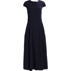 IVY & OAK CAP SLEEVE DRESS Długa sukienka navy blue. Niebieskie sukienki damskie marki IVY & OAK, bez wzorów, z elastanu, bez kołnierzyka, z długim rękawem, długie, maxi. W wyprzedaży za 431,40 zł.