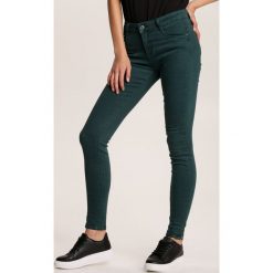 Zielone Jeansy Slim Aetheles. Zielone jeansy damskie Renee. Za 49,99 zł.