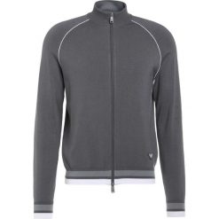 Emporio Armani FINE Kardigan grey. Szare kardigany męskie marki Emporio Armani, l, z bawełny, z kapturem. W wyprzedaży za 431,40 zł.