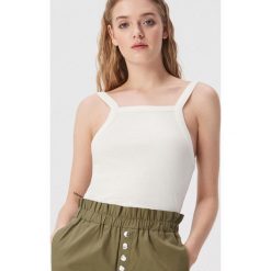 Crop top na ramiączkach - Kremowy. Białe topy damskie Sinsay, s, bez wzorów, bez kołnierzyka. Za 14,99 zł.