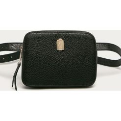 Furla - Nerka skórzana Sleek. Czarne nerki damskie Furla, w paski, z poliesteru, małe, bez dodatków. Za 739,90 zł.